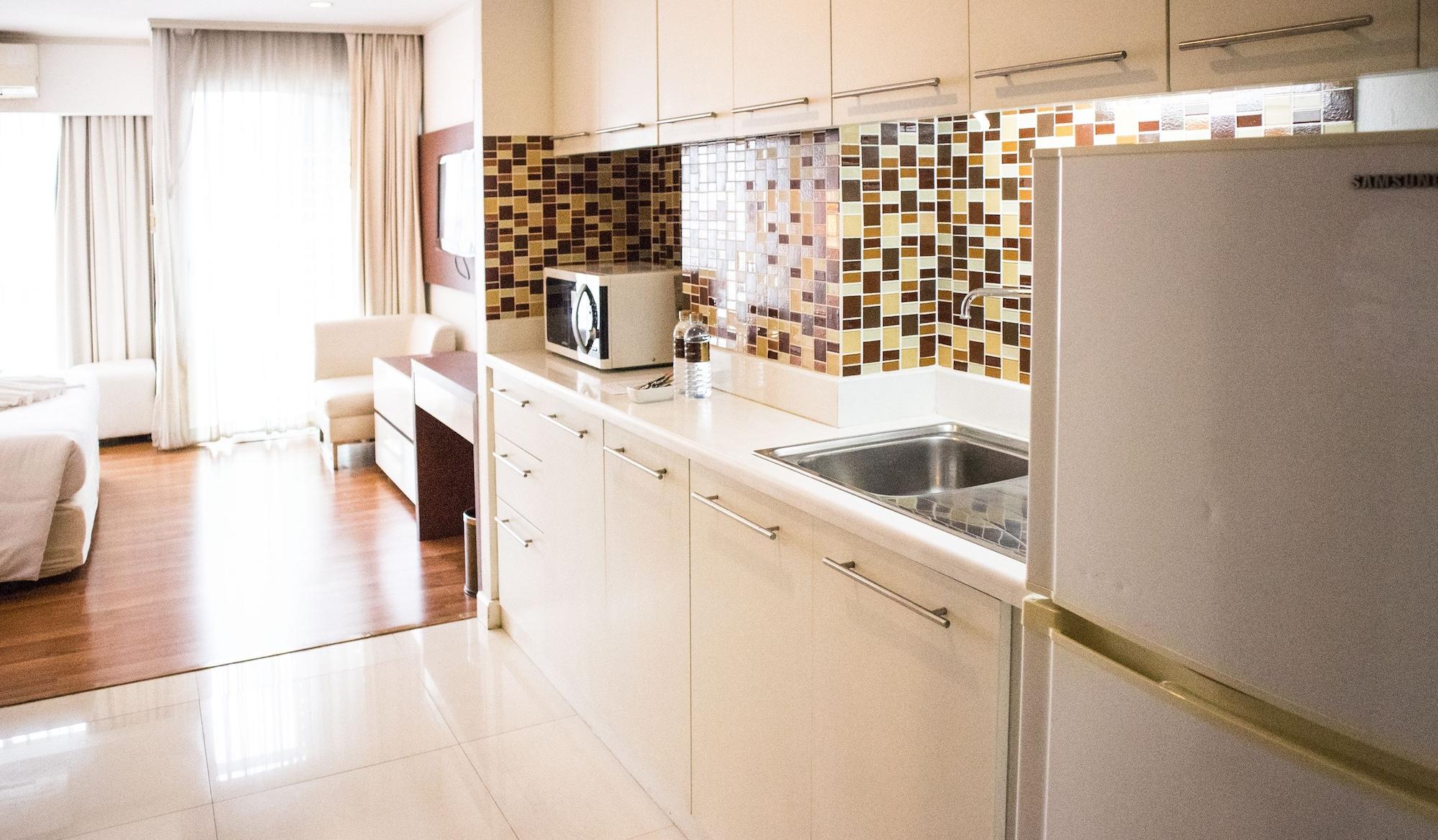 Sathorn Grace Serviced Residence Банкок Екстериор снимка