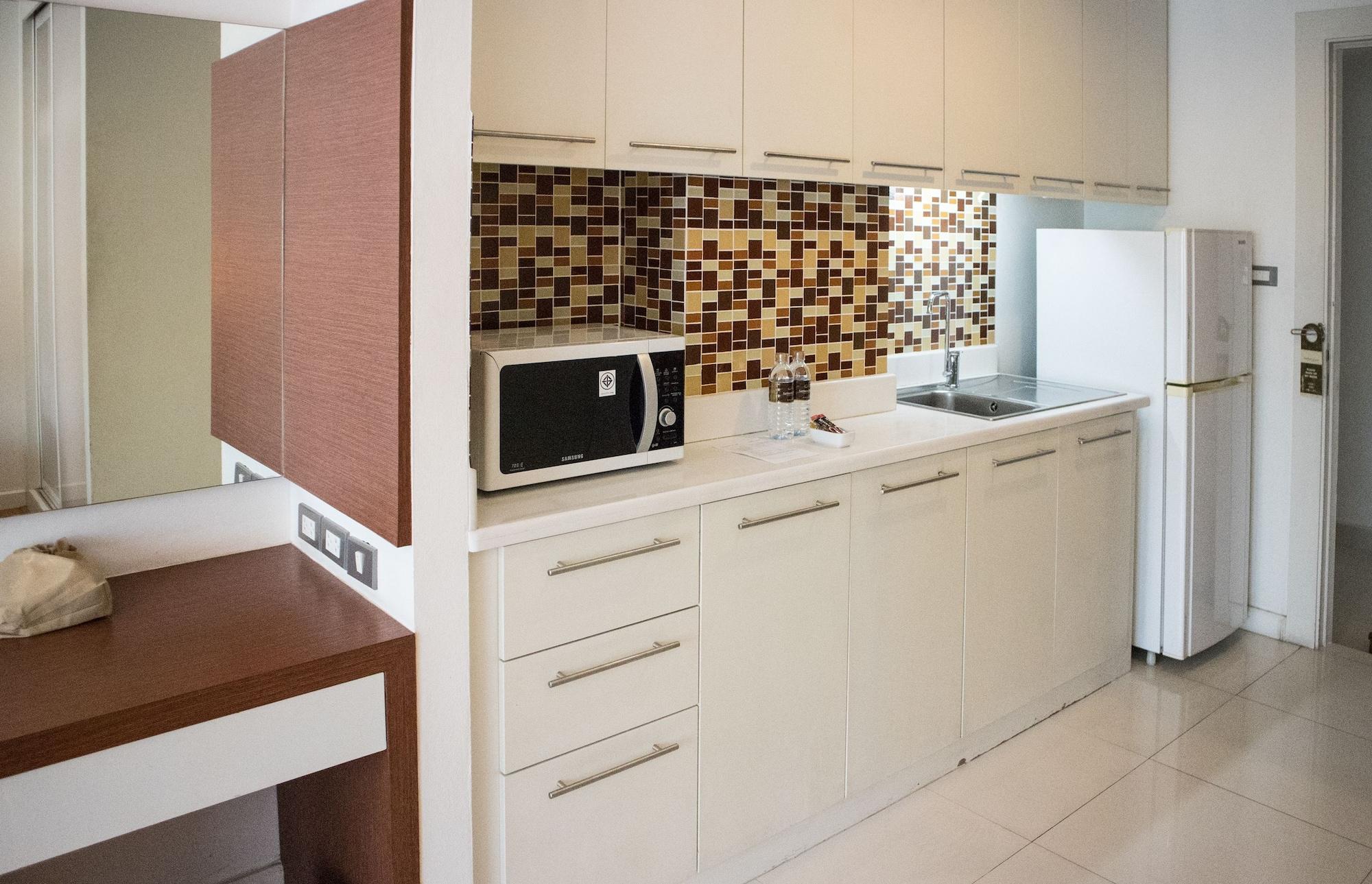 Sathorn Grace Serviced Residence Банкок Екстериор снимка