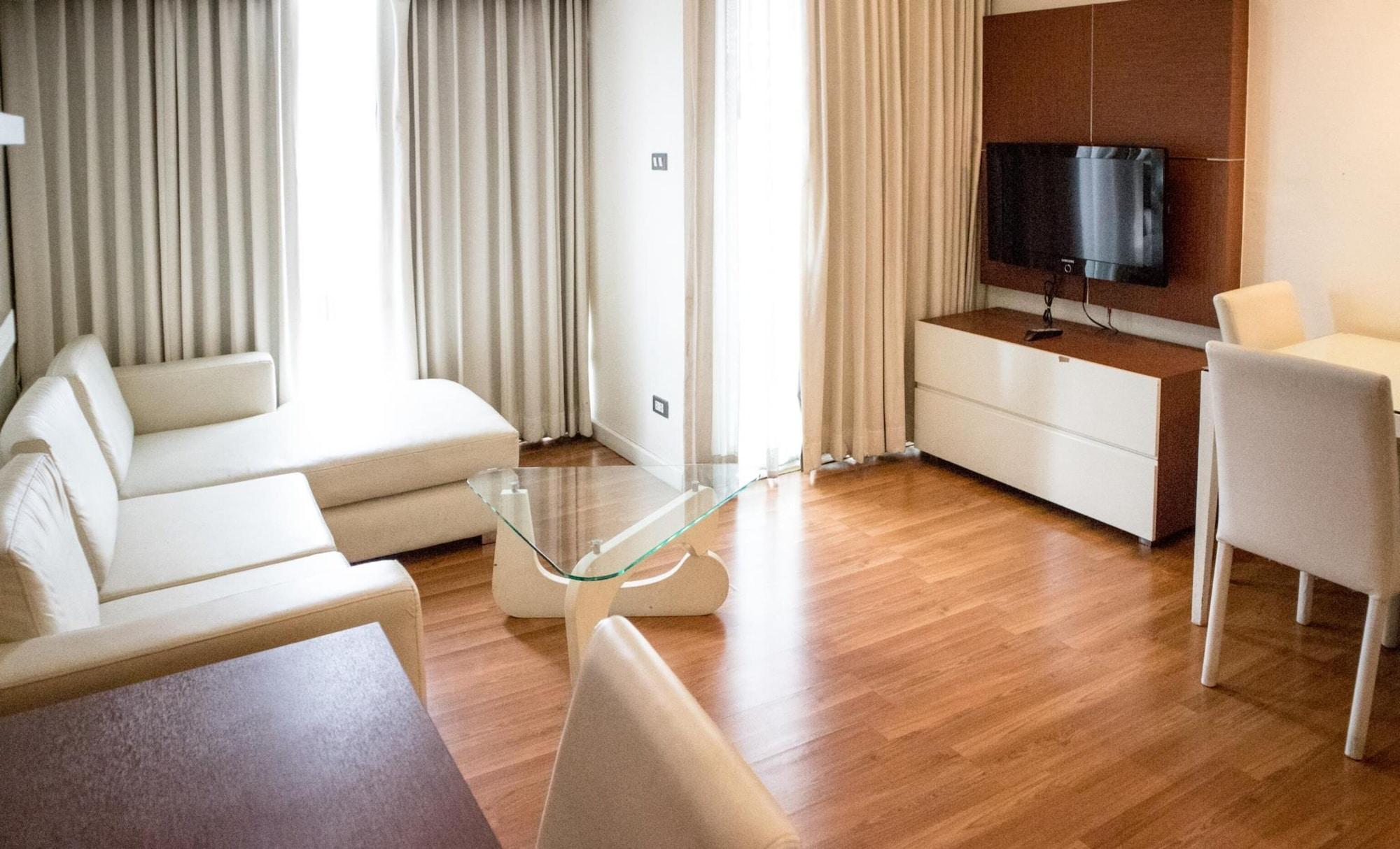 Sathorn Grace Serviced Residence Банкок Екстериор снимка