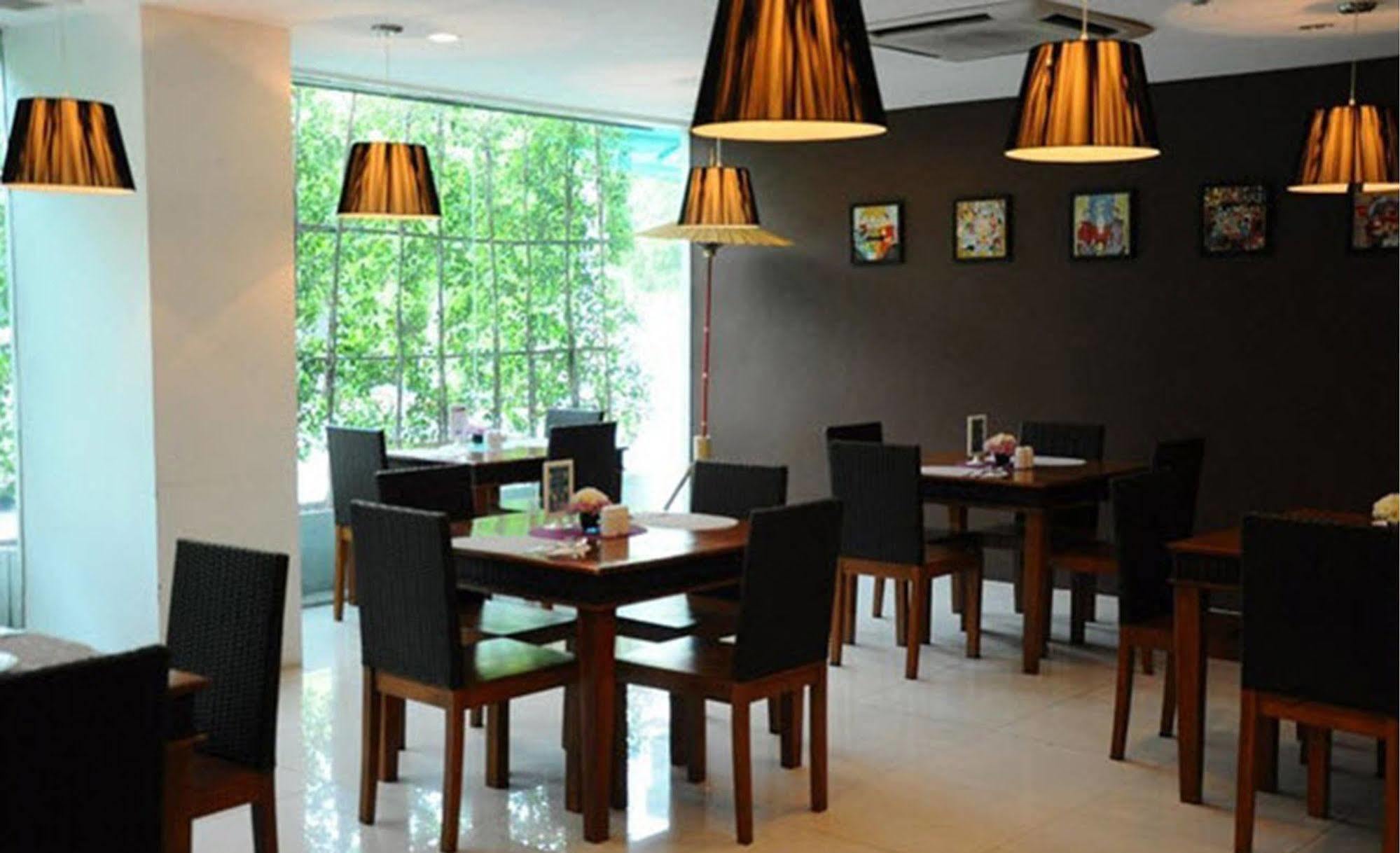 Sathorn Grace Serviced Residence Банкок Екстериор снимка